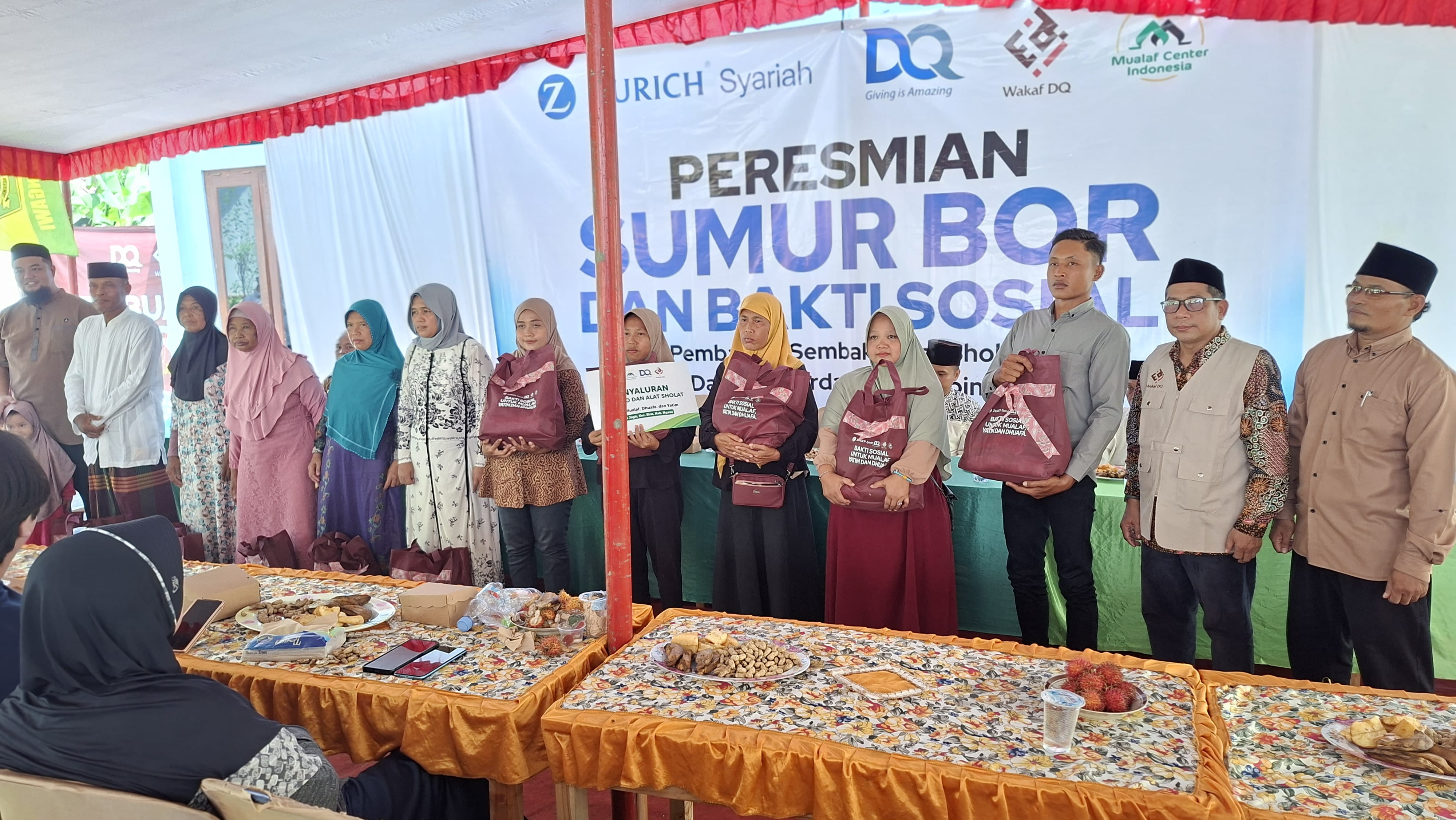 Wakaf DQ Bersama Mualaf Center Indonesia dan Zurich Syariah Resmikan Sumur Bor serta Salurkan Bantuan Sosial di Ngawi